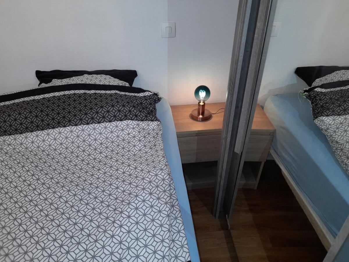 Orange Apartment *